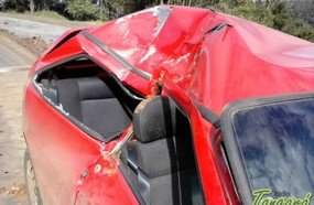 Veículo é atingindo por pedras na SC-453