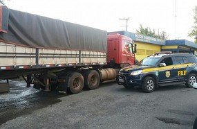 PRF apreende carga milionária de cigarros contrabandeados