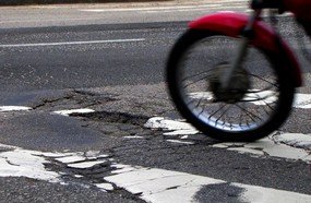 Deinfra condenado a indenizar motociclista por desnível em rodovia