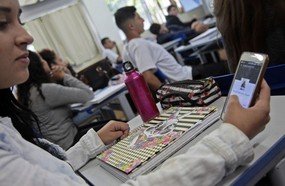 Projeto permite uso de celular em sala de aula em SC