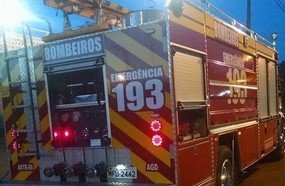 Bombeiros de Água Doce combatem incêndio em depósito de madeiras