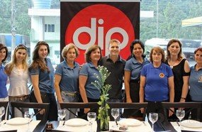 Chá beneficente com desfile de moda agradou organizadores 