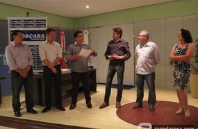 João Rodrigues faz entrega oficial de equipamentos agrícolas a Joaçaba