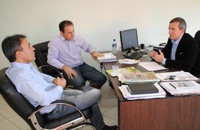 Secretário de Desenvolvimento visita prefeitos da região 