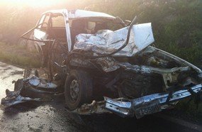 Homem perde a vida em colisão frontal com carreta