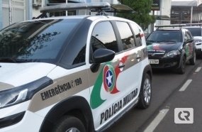Mulher é presa por embriaguez após colidir em moto e tentar fugir