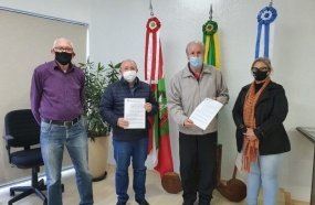 Prefeitura de Joaçaba repassa recursos para Teatro Alfredo Sigwalt