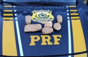 PRF flagra pasta base de cocaína com passageira de ônibus 