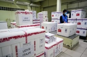 Governo distribui vacinas que estavam reservadas para a 2ª dose