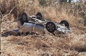 Carro que levava deputado estadual capota na BR-282 