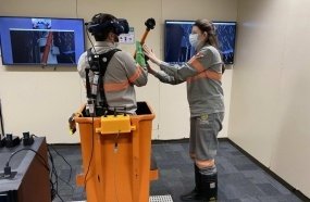 Celesc treina eletricistas em estúdio com realidade virtual