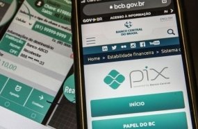 Criminosos aplicam golpes usando Pix e QR Code