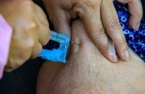 Taxa de óbitos entre idosos não vacinados é 47 vezes maior