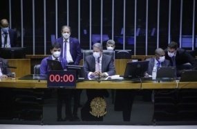 Câmara aprova projeto que facilita liberação de agrotóxicos 