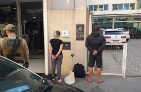 Jovem flagrado com droga é detido por fornecer bebida alcoólica a menor 