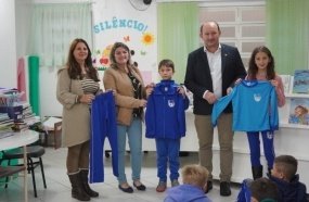Secretaria de Educação conclui entrega de uniformes escolares  