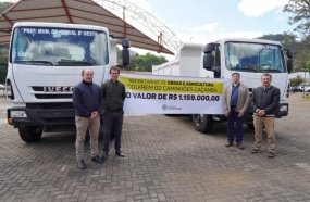 Prefeitura de Herval d’Oeste adquire dois caminhões caçamba 