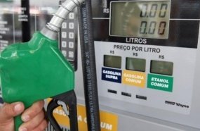 Preço da gasolina nos postos volta a subir após 15 semanas