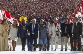 Lula sobe a rampa do Planalto e recebe faixa presidencial
