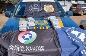 Veículo de Caçador é abordado com mais de 10 kg de pasta de cocaína
