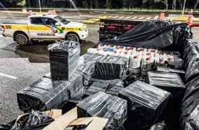 Polícia apreende caminhão com cigarros e agrotóxicos contrabandeados