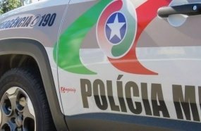 Dupla é presa após furtar bolsa de mulher em supermercado 