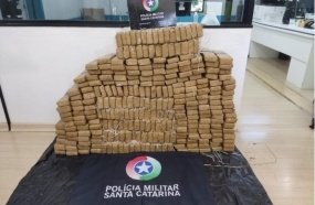 Mulher é presa após ser flagrada transportando 220 kg de maconha 