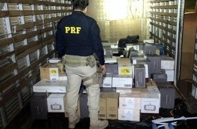 PRF apreende quase 2 mil garrafas de vinhos argentinos na BR-282