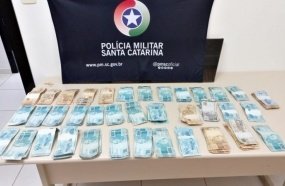 PM prende criminosos que agrediram funcionário para roubar malote de supermercado 