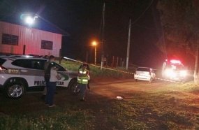 Homem é morto a tiros dentro do carro no Meio-Oeste  