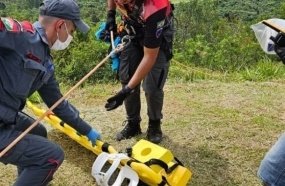 Mulher fica ferida após queda de parapente durante campeonato em Tangará