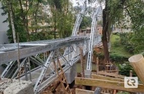 Vereadora cobra explicações sobre atraso na reforma da passarela da Ilha