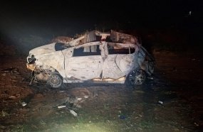 Condutor é resgatado em estado grave após carro capotar e pegar fogo na SC-283