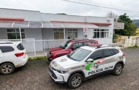 Homem é preso após desacatar servidores e danificar o CREAS de Herval d’Oeste