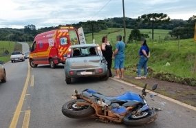 Colisão entre moto e carro deixa motociclista ferido na SC-452