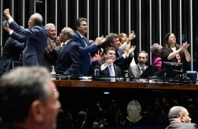 Senado aprova fim da escala 6x1 e reduz jornada de trabalho para 40h