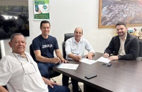 Prefeito de Joaçaba assina ordem de serviço para pavimentação da Rua Tirolesa