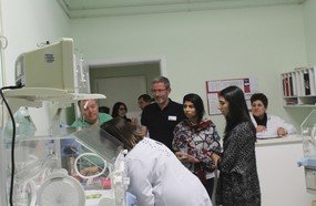 Visando parcerias, HUST e Unoesc recebem comitiva internacional