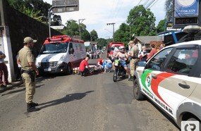 Idosa é atropelada por motocicleta na Av. Caetano Natal Branco