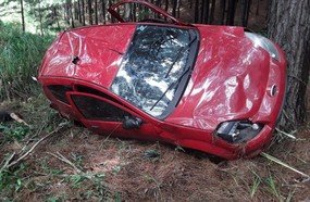 Jovem morre após cair em ribanceira com carro roubado