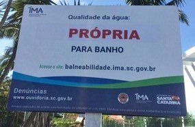 Vândalos alteram placas para enganar turistas