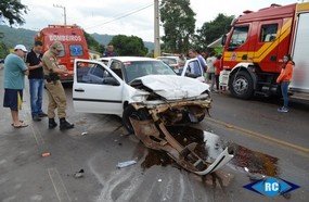 Jovem fica ferido ao colidir em caminhão de Joaçaba