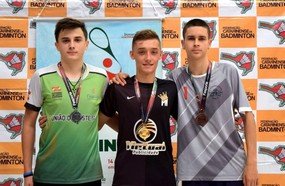Aluno do Padre Nóbrega sagra-se campeão de Badminton nos JESC