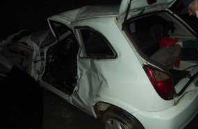 Motorista de Celta morre ao colidir com caminhão na BR-470
