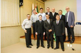 Médicos concluem residência e recebem certificados do Hust