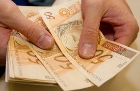 Beneficiários do Bolsa Família recebem 3ª parcela de auxílio