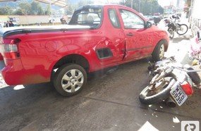 Motociclista ferida em acidente no centro de Herval d´Oeste
