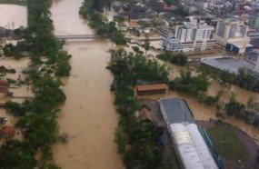 Celesc começa o desligamento preventivo de energia nas regiões alagadas em SC