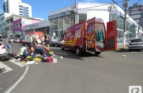 Colisão entre moto e carro deixa três feridos em Joaçaba