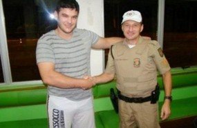 Policial rodoviário encontra dinheiro e devolve ao proprietário